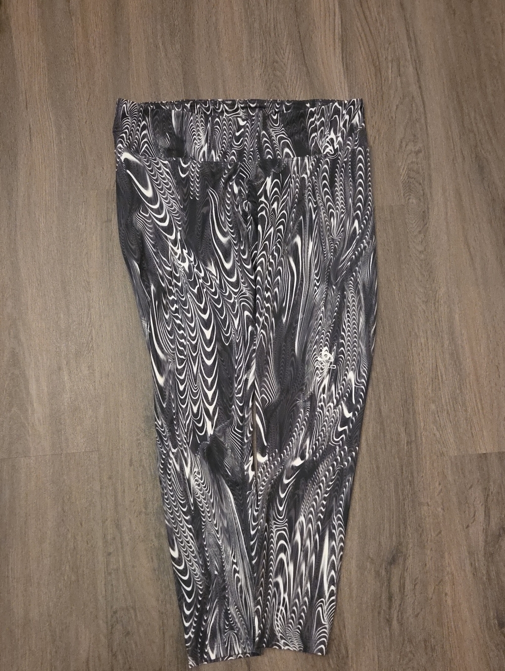 OGIO Black & White Marble-Print Leggings